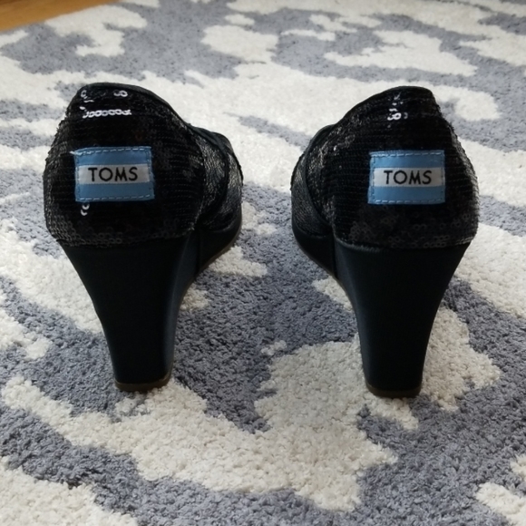 TOMS Wedge Sandals - Picture 6 of 8